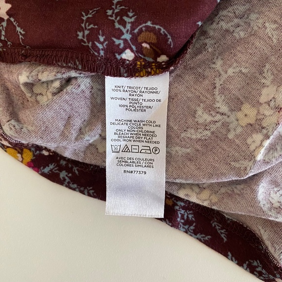 Ann Taylor Factory short sleeve burgundy floral blouse, XS - Picture 5 of 5